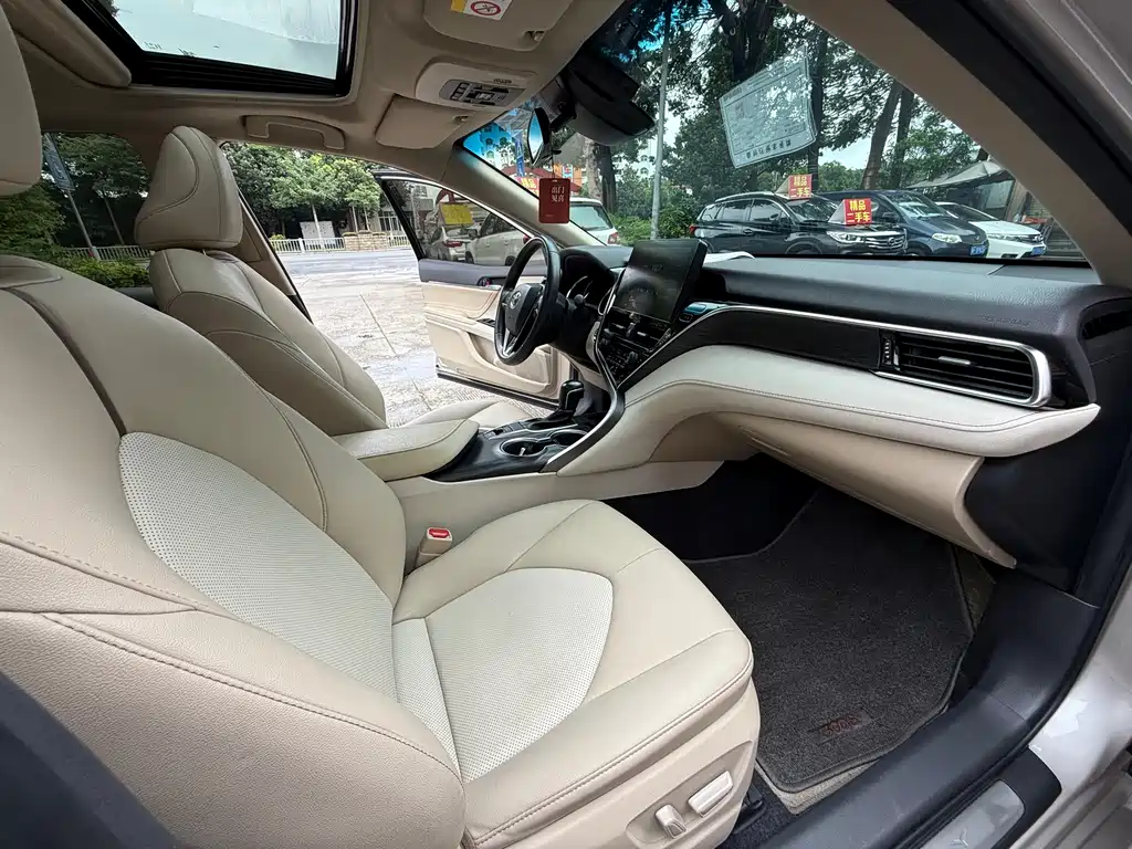 Toyota Camry 2021 — фото 10