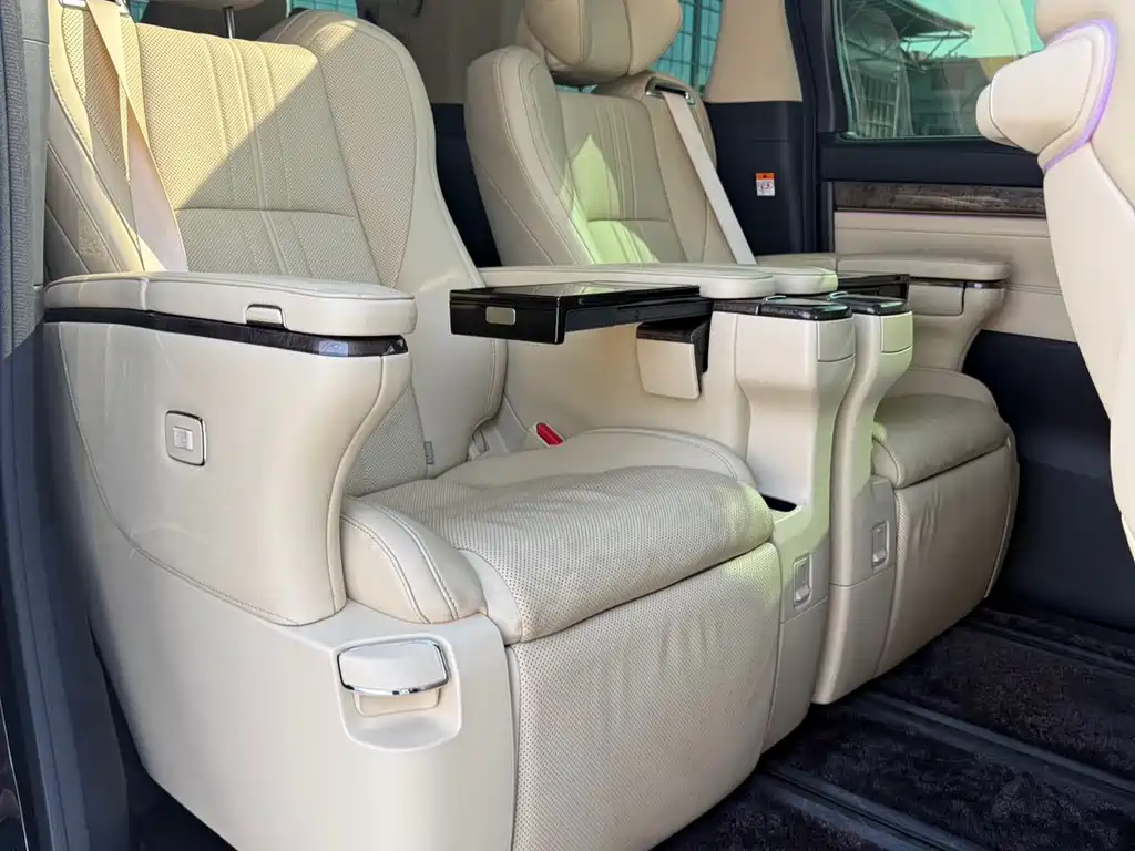 Toyota Vellfire 2023 — фото 14