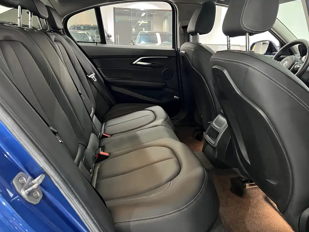 BMW 1 Series 2019 — фото 15