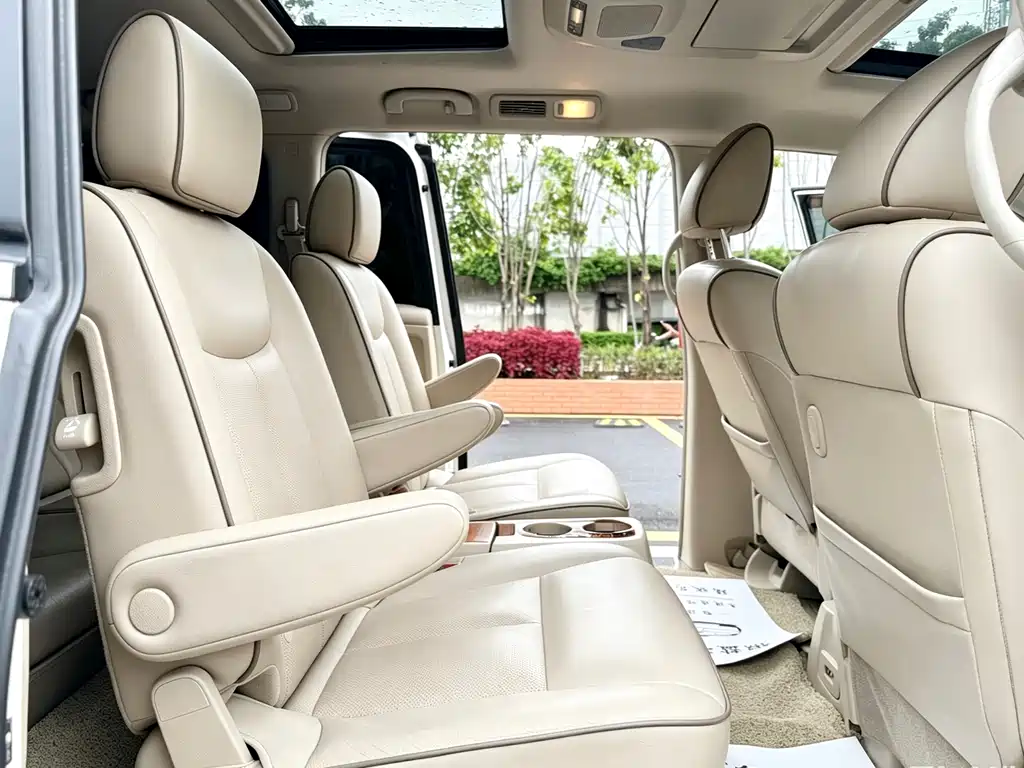 Nissan Quest 2015 — фото 18