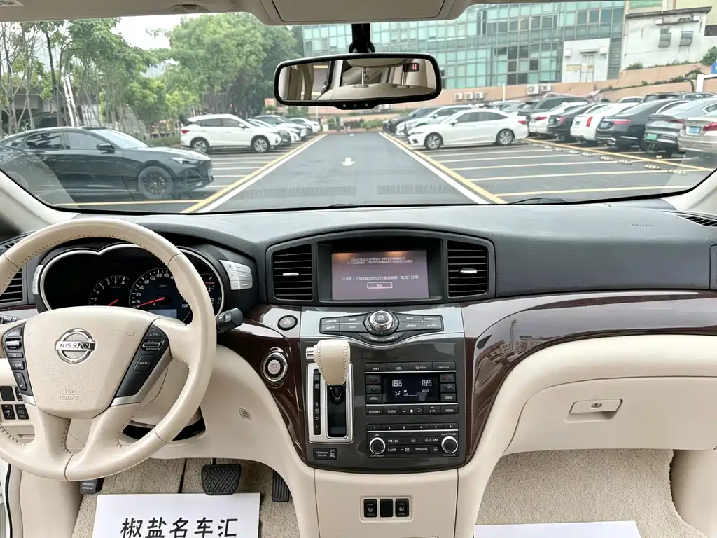 Nissan Quest 2015 — фото 20