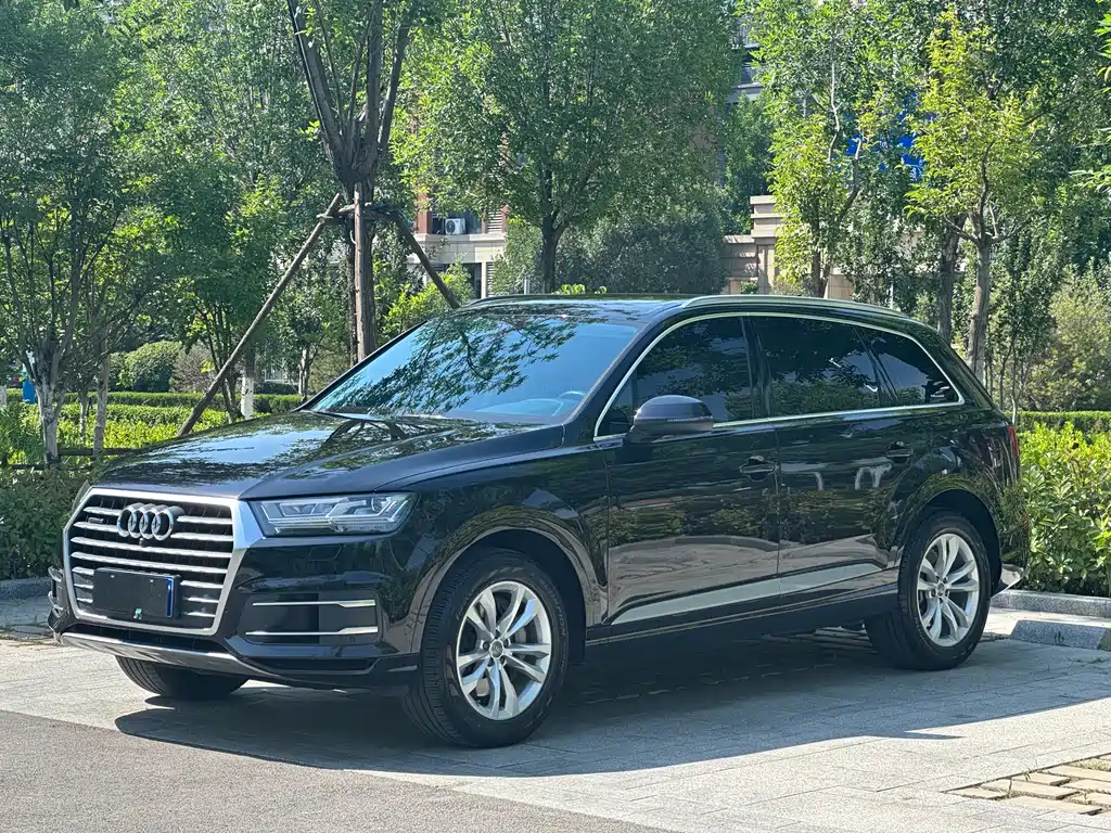 Audi Q7 2020 — фото 1