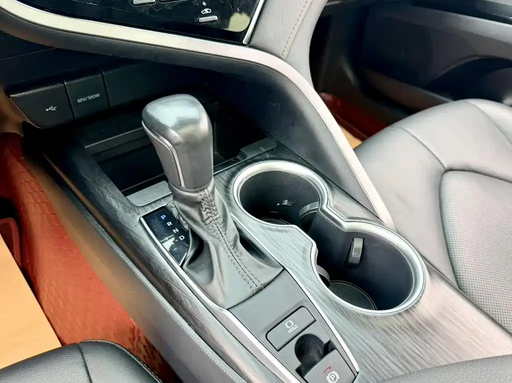 Toyota Camry 2023 — фото 16