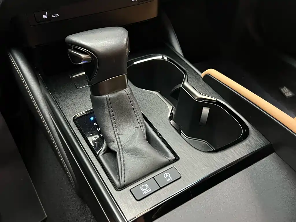 Lexus ES 2023 — фото 15