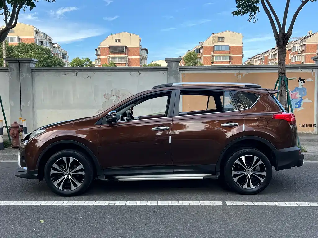 Toyota RAV4 2015 — фото 13
