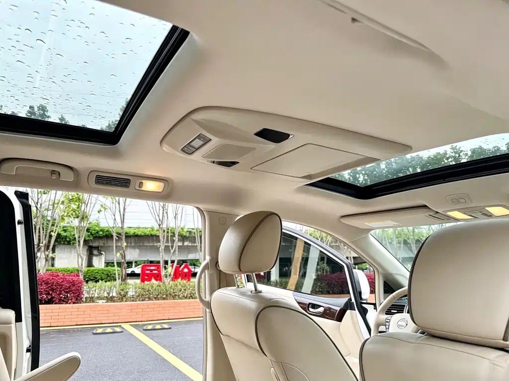 Nissan Quest 2015 — фото 19