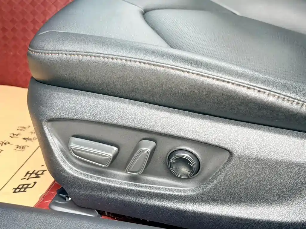 Toyota Camry 2023 — фото 14