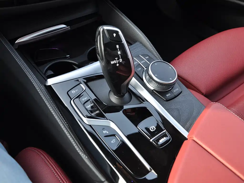 BMW 5 Series 2022 — фото 11