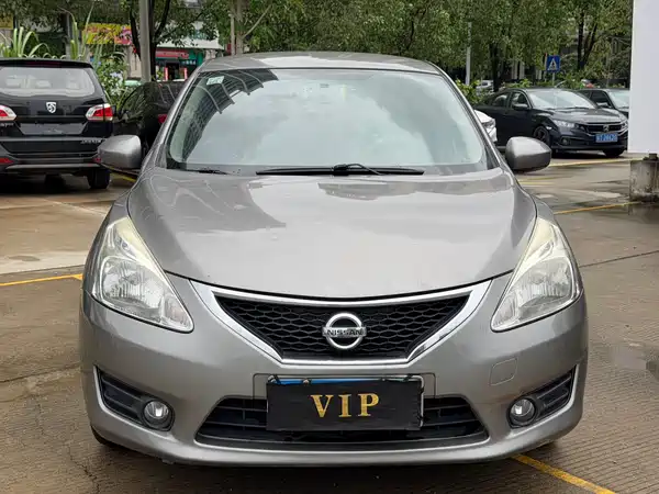 Nissan Tiida 2012