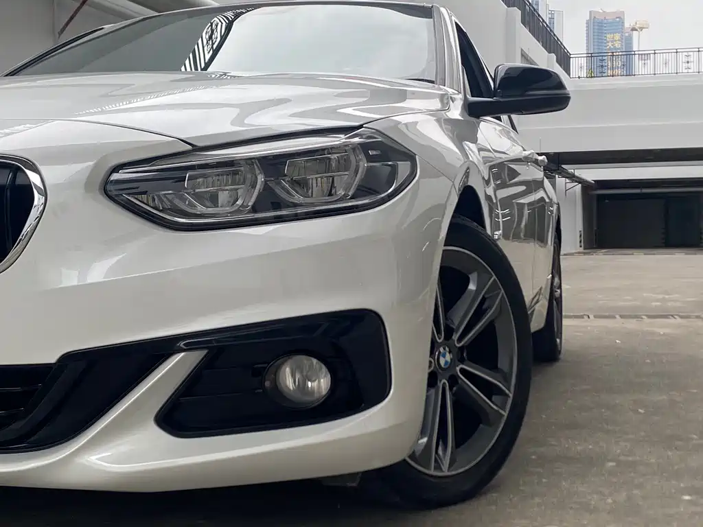 BMW 1 Series 2018 — фото 9
