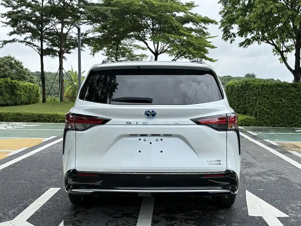 Toyota Sienna 2022 — фото 11