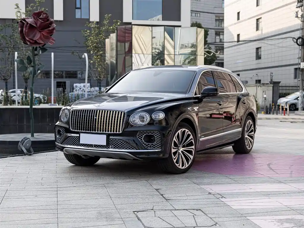 Bentley Bentayga 2023 — фото 1