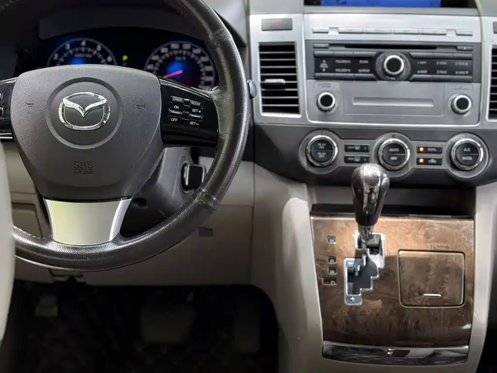 Mazda 8 2011
