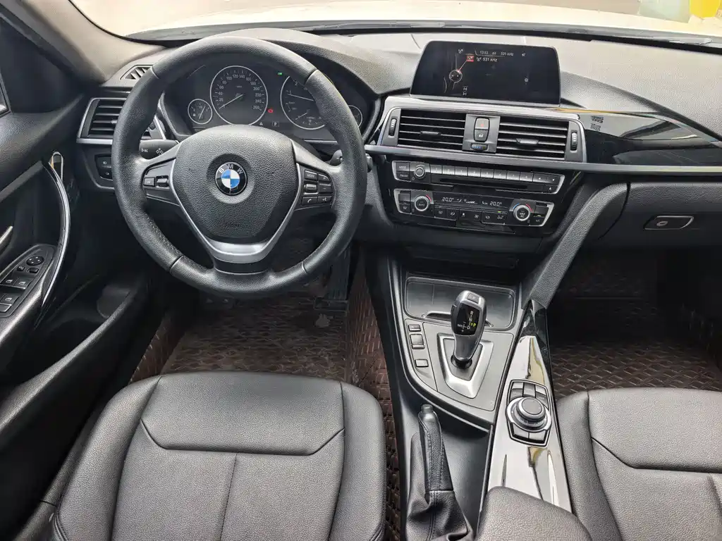 BMW 3 Series 2016 — фото 9