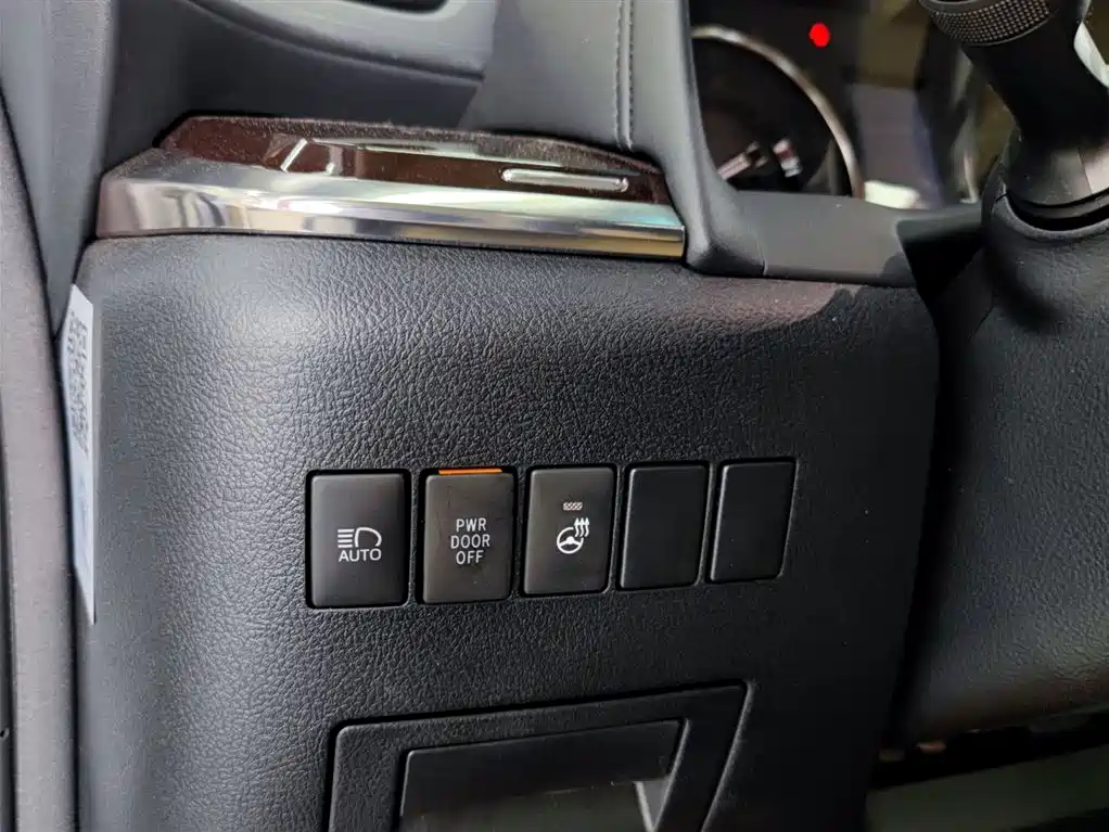 Toyota Alphard 2018 — фото 19