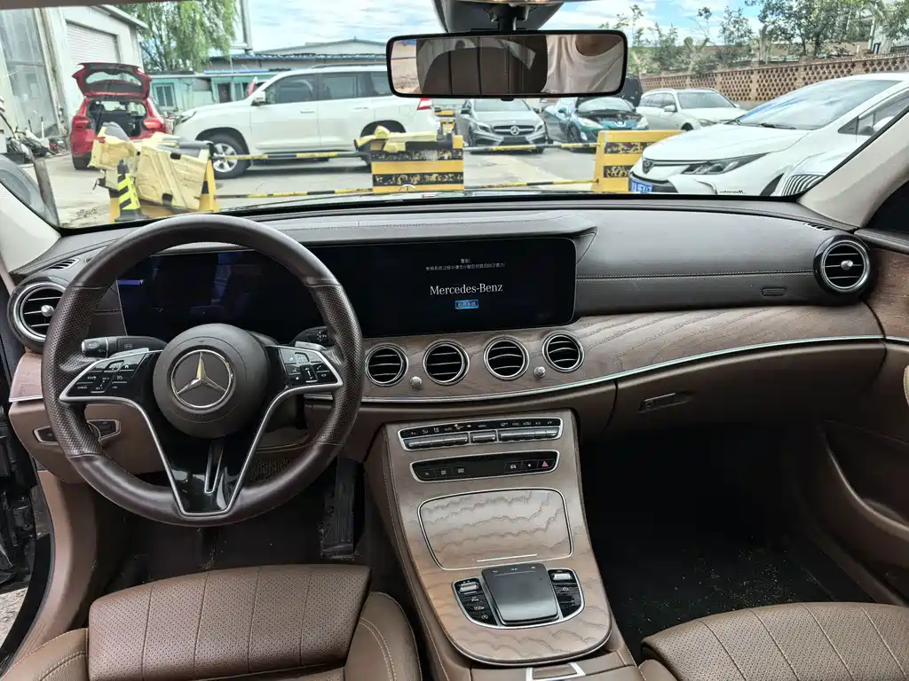 Mercedes-Benz E-Class 2023 — фото 7