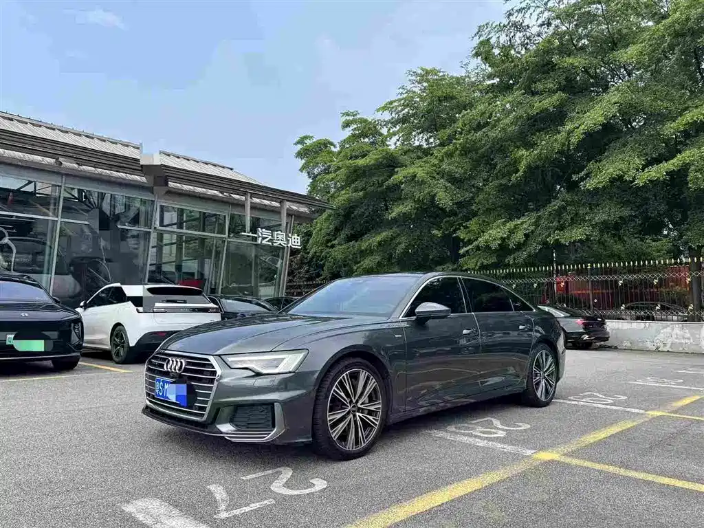 Audi A6L 2022 — фото 1