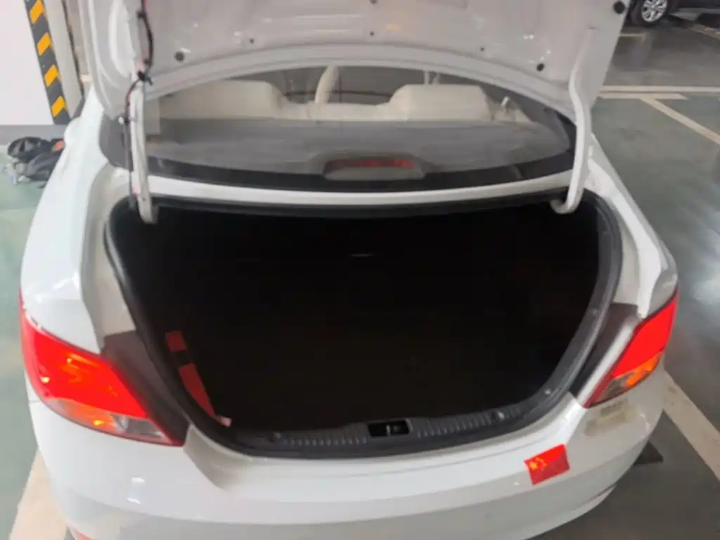 Hyundai Verna 2016 — фото 19