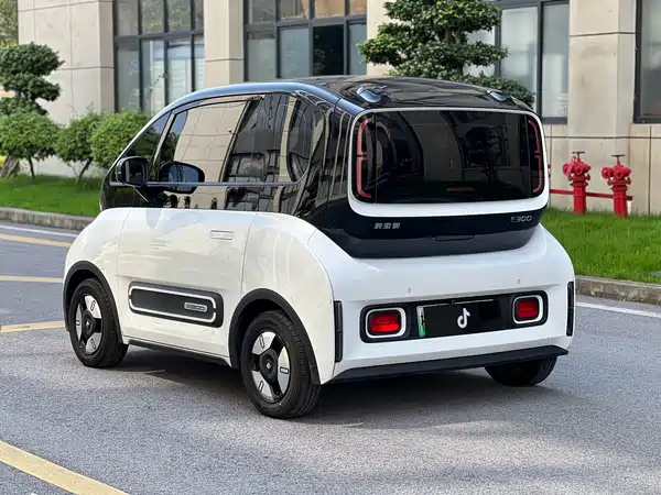 Baojun E300 2021