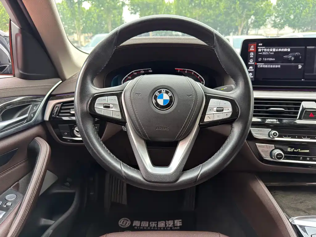 BMW 5 Series 2022 — фото 12