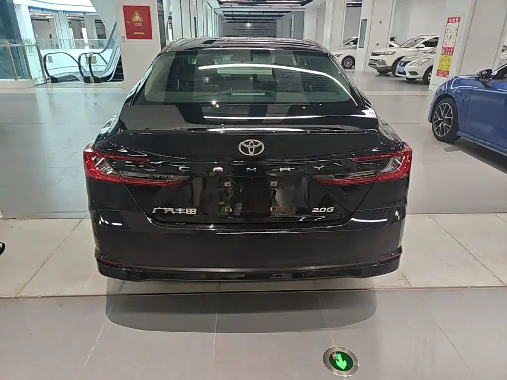 Toyota Camry 2024 — фото 4