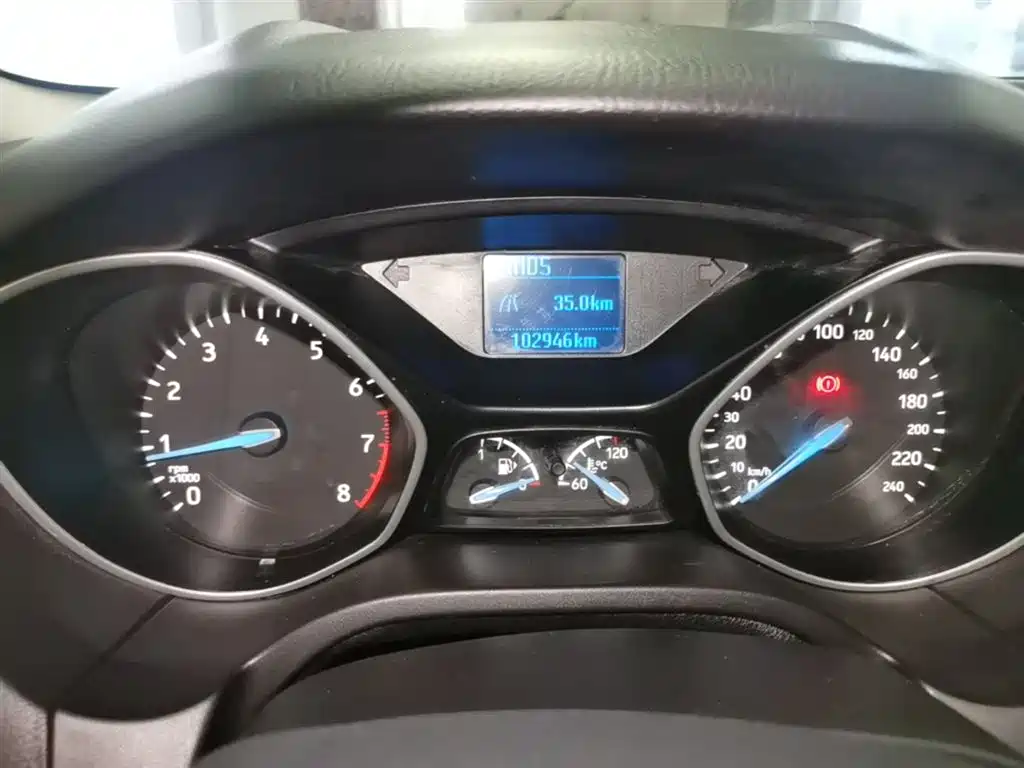 Ford Focus 2018 — фото 12