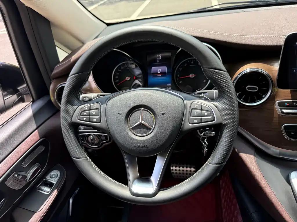 Mercedes-Benz V-Class 2021 — фото 15