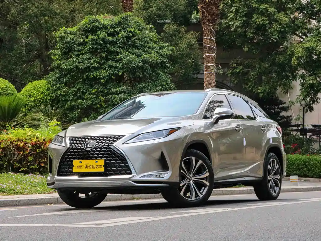 Lexus RX 2022 — фото 1