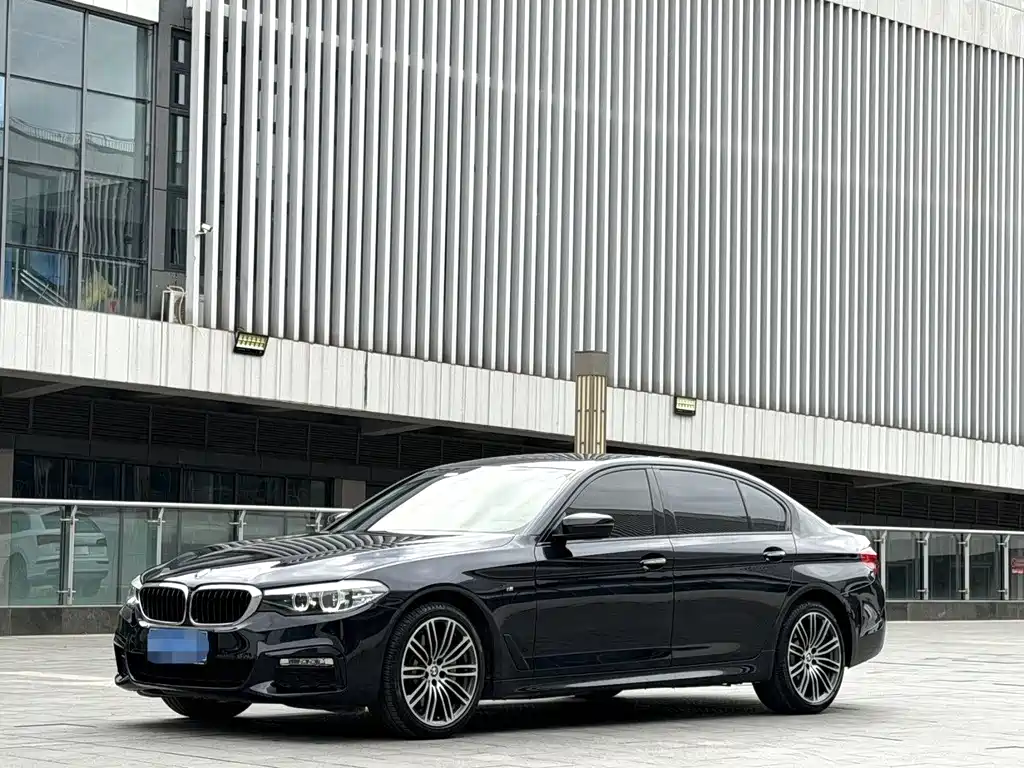 BMW 5 Series 2018 — фото 1