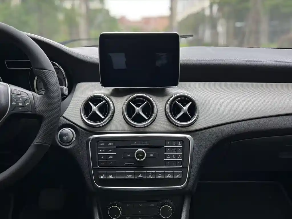 Mercedes-Benz GLA 2016 — фото 15