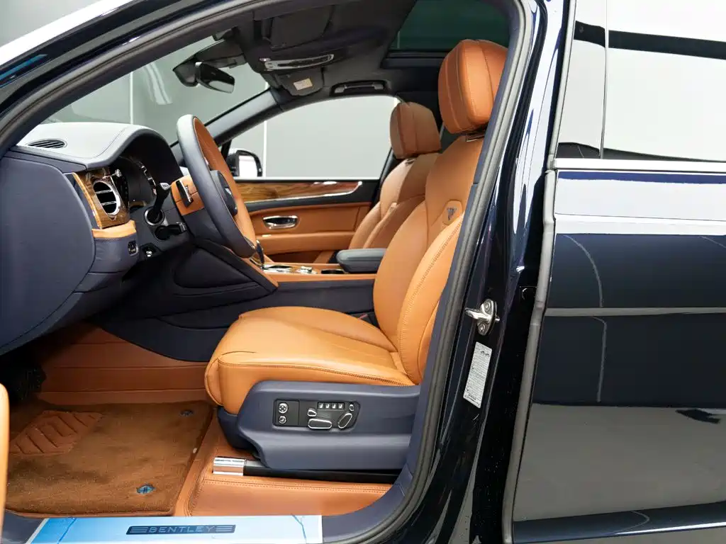 Bentley Bentayga 2025 — фото 10