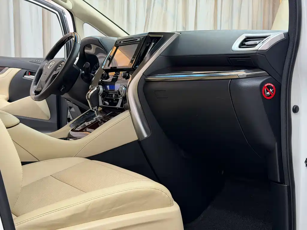 Toyota Alphard 2018 — фото 14