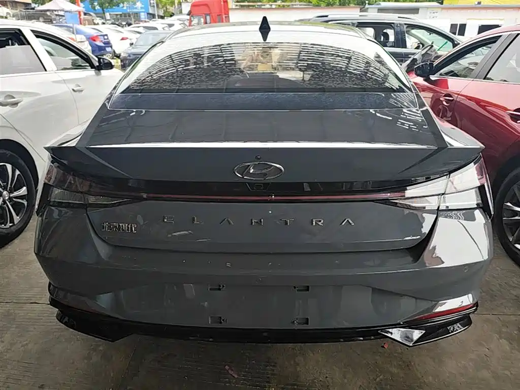 Hyundai Elantra 2021