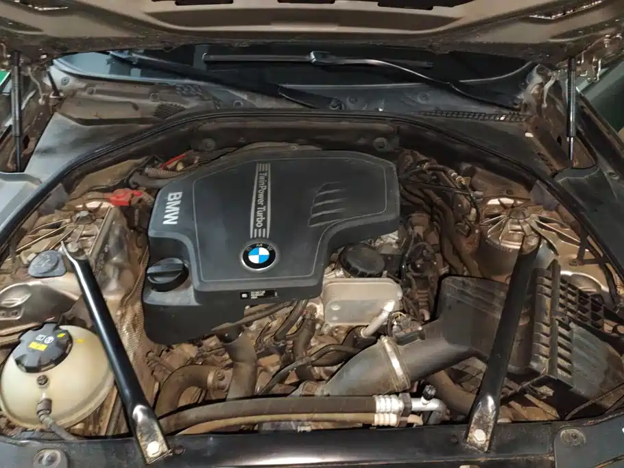 BMW 5 Series 2017 — фото 10