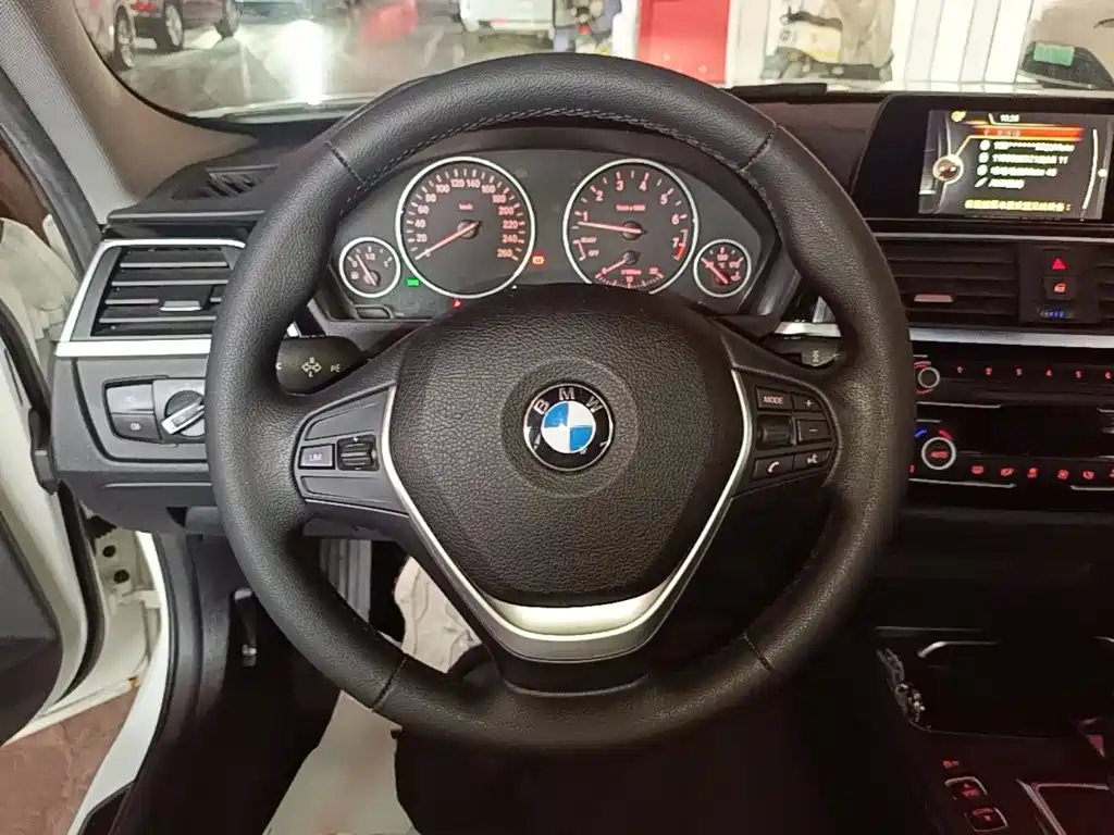 BMW 3 Series 2016 — фото 11