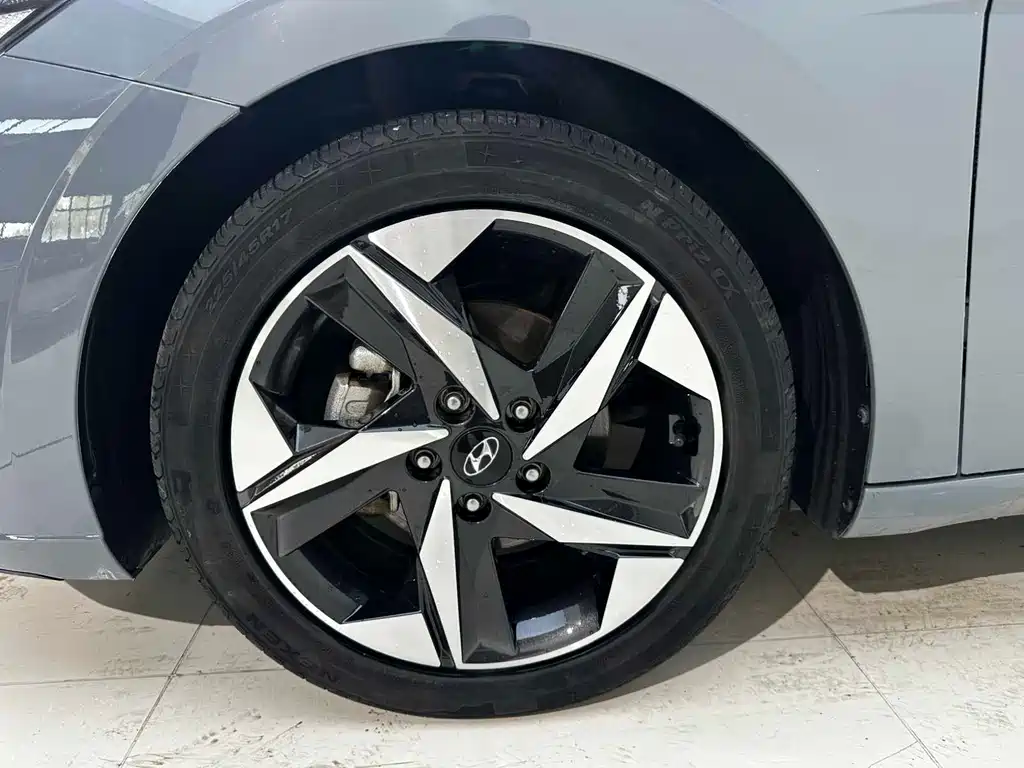 Hyundai Elantra 2023 — фото 29