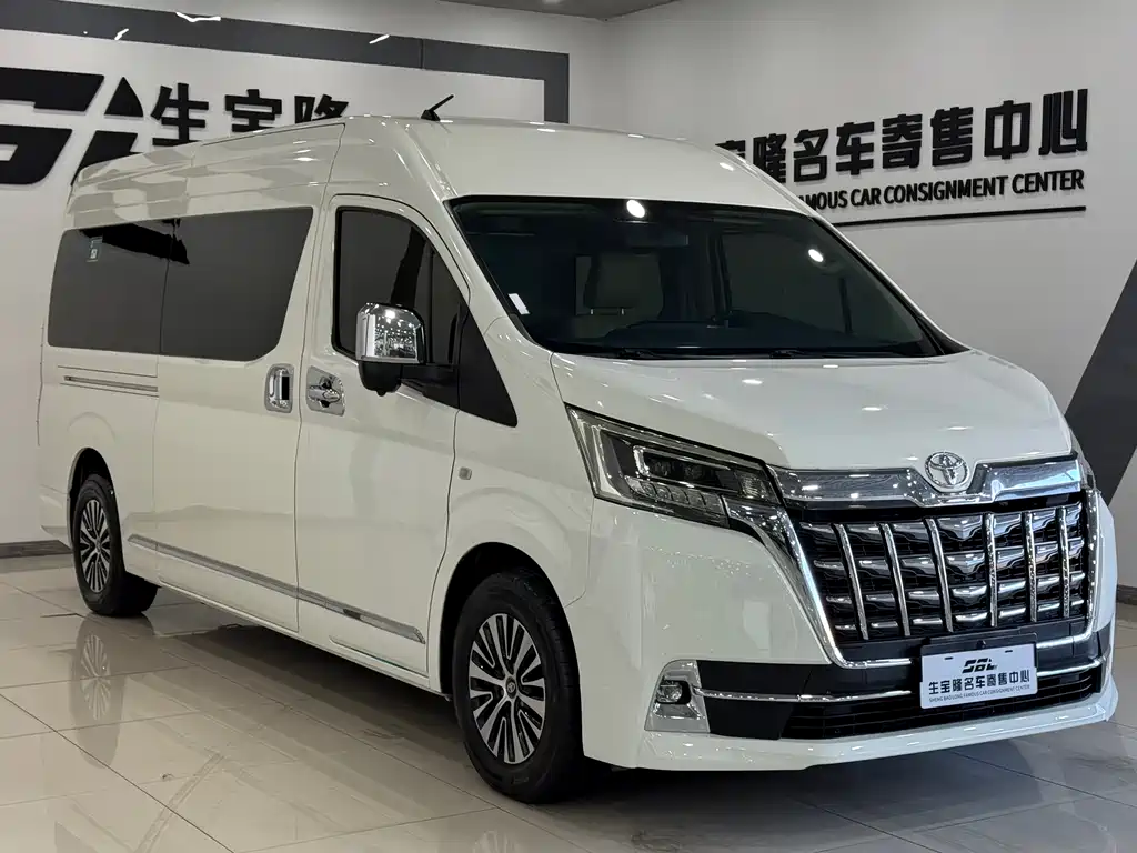 Toyota Hiace 2023 — фото 3