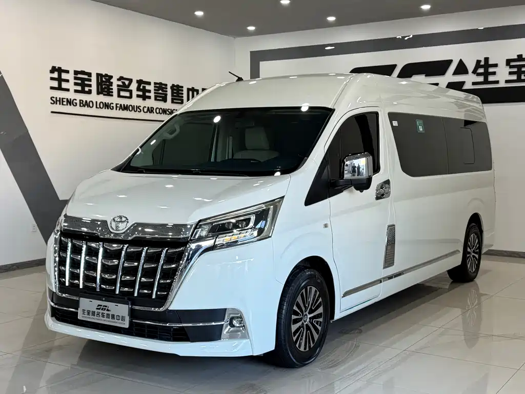 Toyota Hiace 2023 — фото 1