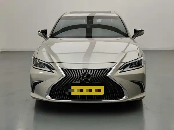 Lexus ES 2019