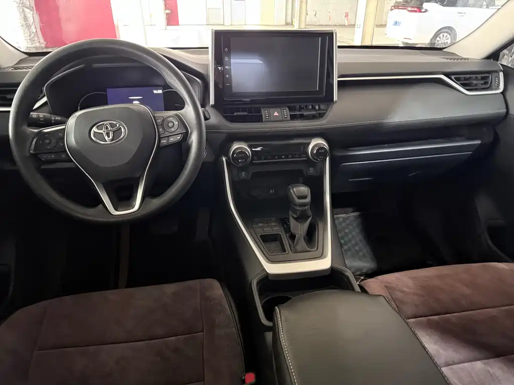 Toyota RAV4 2020 — фото 13