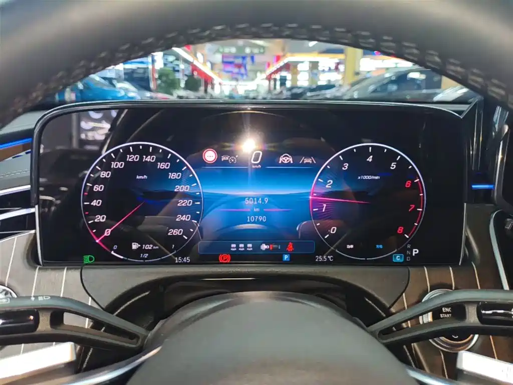 Mercedes-Benz E-Class 2025 — фото 12