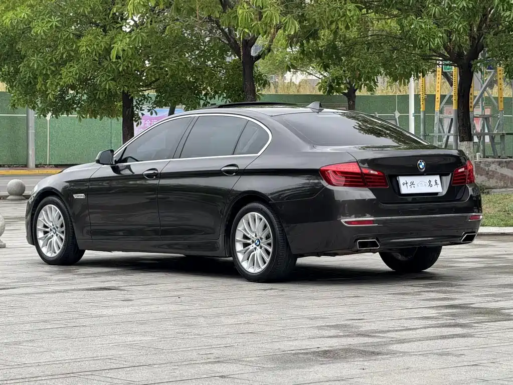 BMW 5 Series 2016 — фото 12