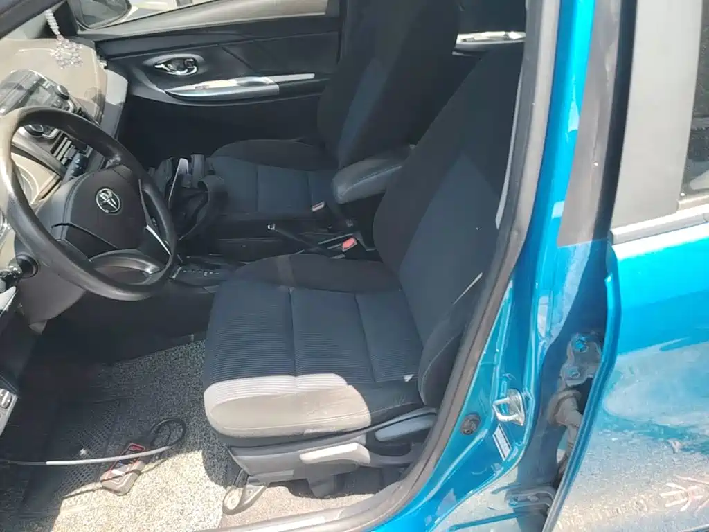 Toyota Yaris L 2015 — фото 11