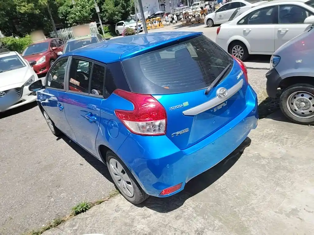 Toyota Yaris L 2015 — фото 23