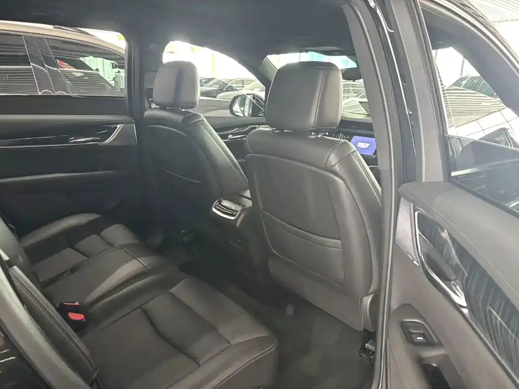 Cadillac XT6 2023 — фото 7