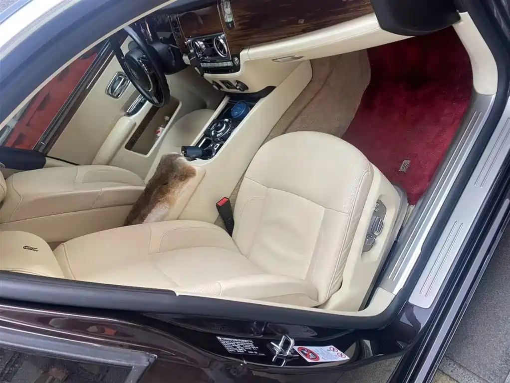 Rolls-Royce Ghost 2014 — фото 13