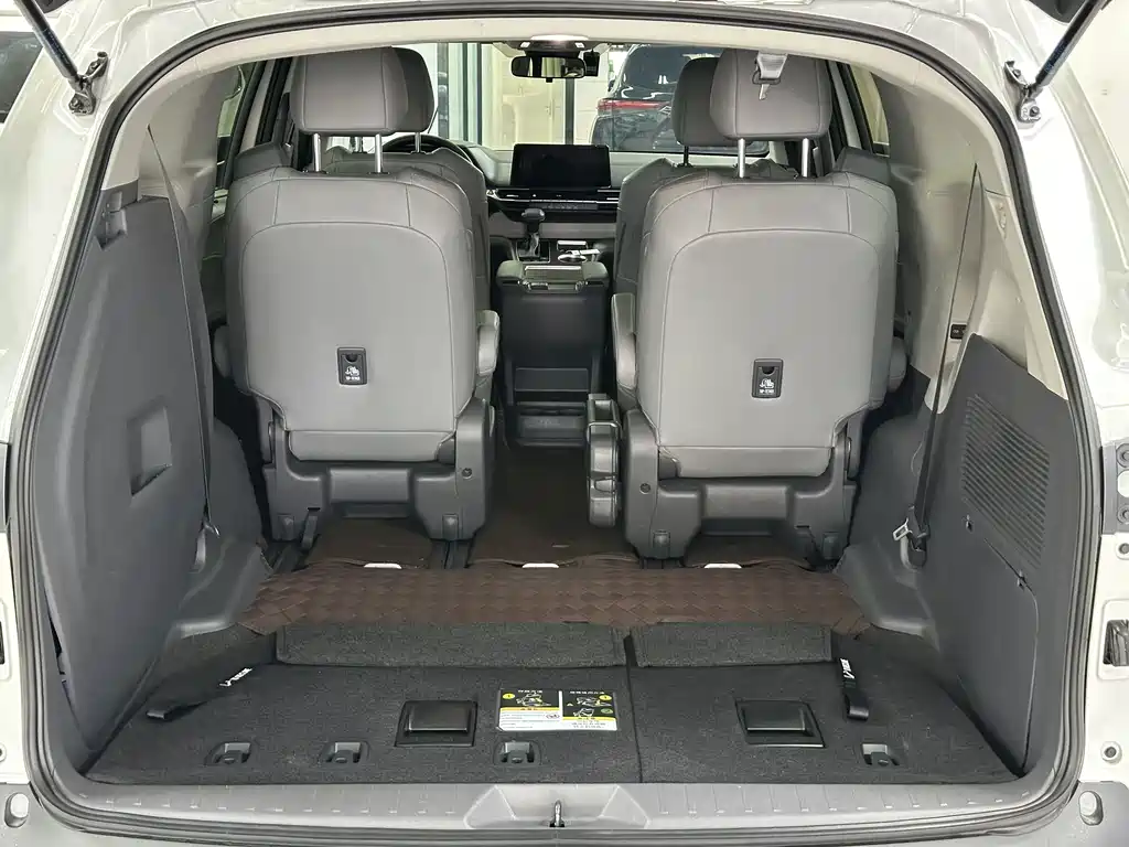 Toyota Granvia 2025 — фото 20