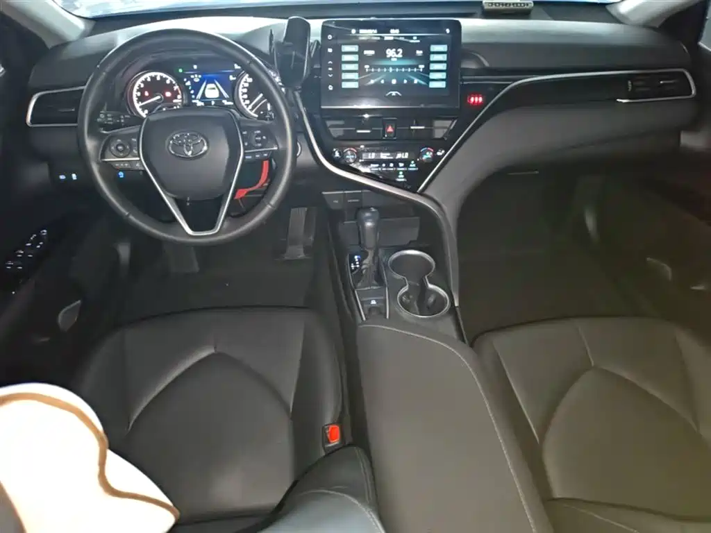 Toyota Camry 2022 — фото 10