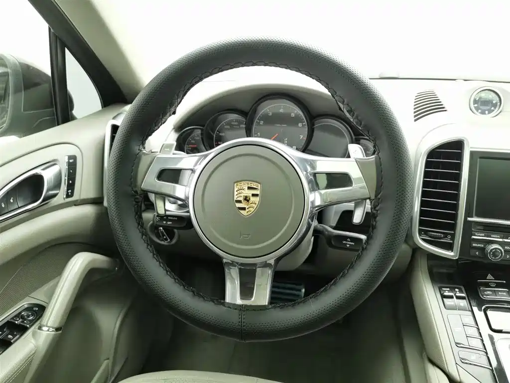 Porsche Cayenne 2014 — фото 11