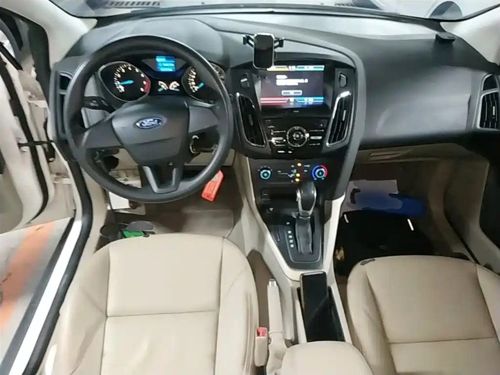 Ford Focus 2015 — фото 10